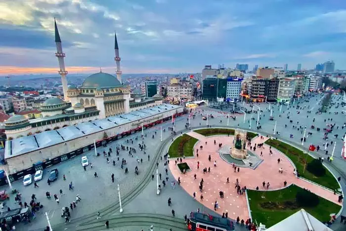 میدان تکسیم استانبول